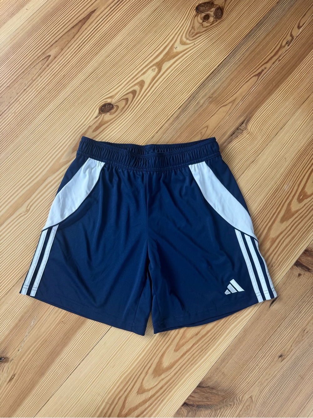 adidas like new condition Adult Shorts Size Small
